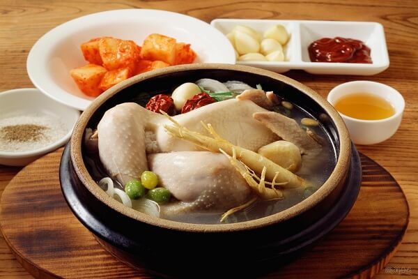 Khám phá cách làm gà tần sâm Hàn Quốc bổ dưỡng