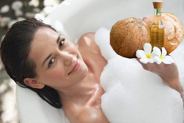 Sử dụng dầu dừa và sữa tắm giúp dưỡng trắng và bảo vệ da - dưỡng da bằng dầu dừa