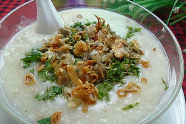 Cháo trai là một trong những món ăn dân dã của người Việt Nam. 